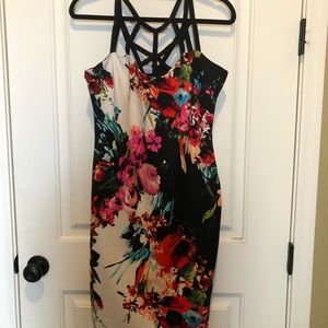 Floral fitted dress.
